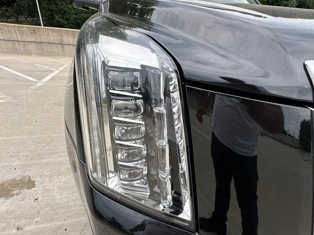 2015 Cadillac Escalade Luxury photo 12