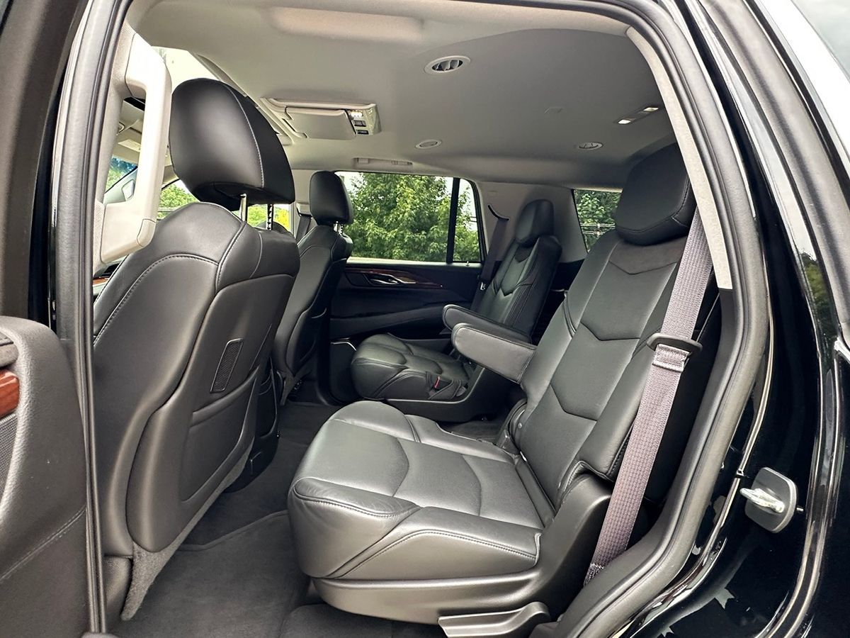 2015 Cadillac Escalade Luxury photo 18