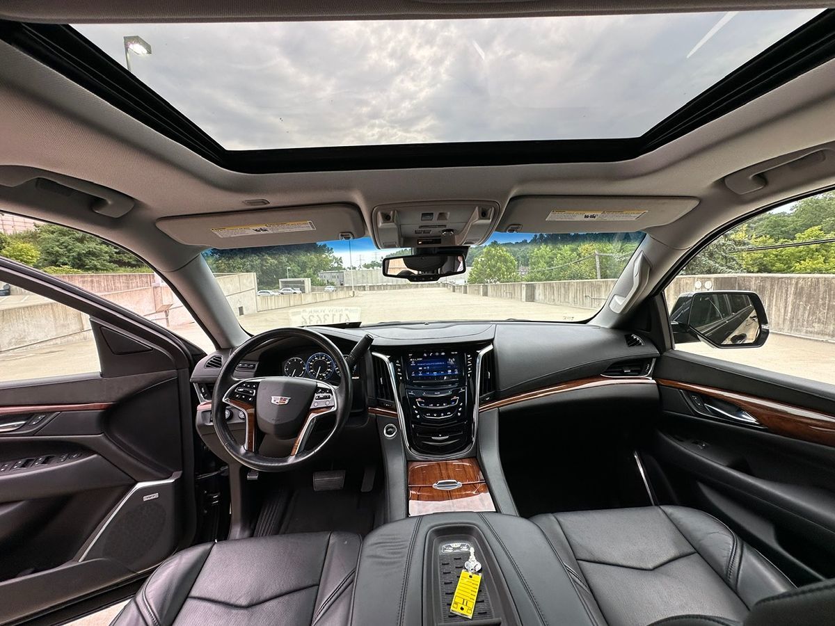 2015 Cadillac Escalade Luxury photo 16