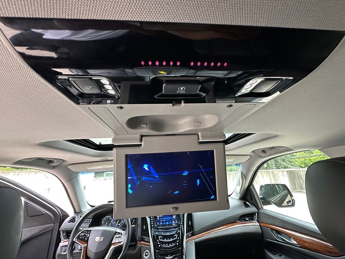 2015 Cadillac Escalade Luxury photo 25