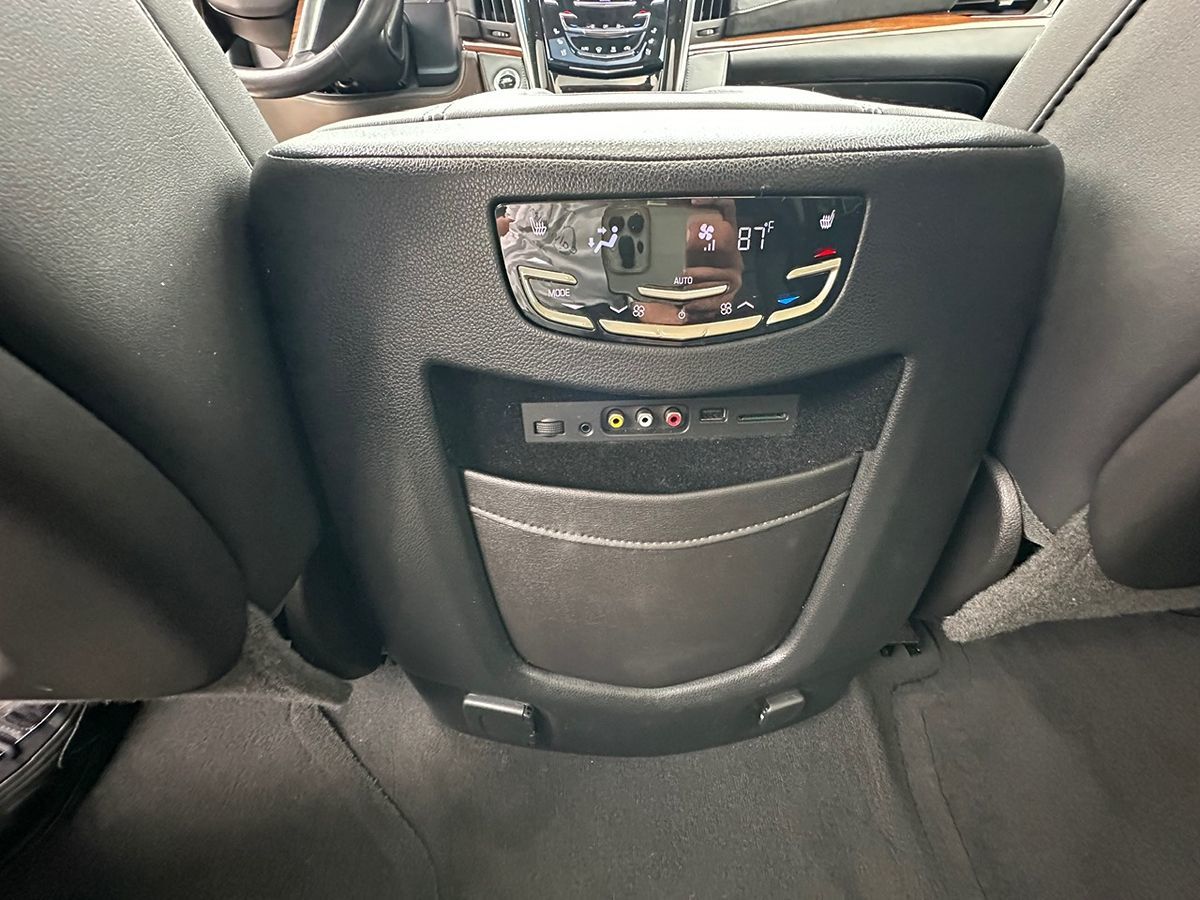 2015 Cadillac Escalade Luxury photo 26