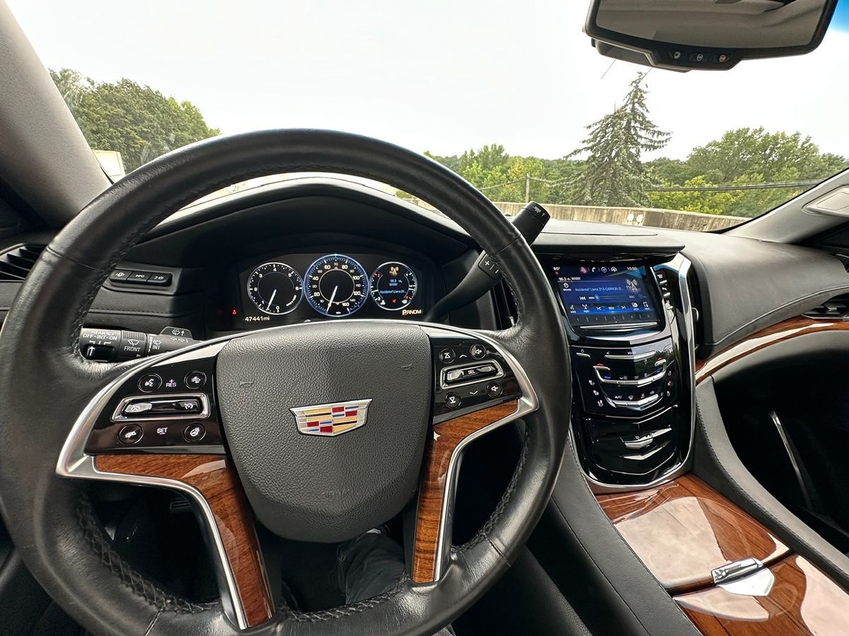 2015 Cadillac Escalade Luxury photo 19