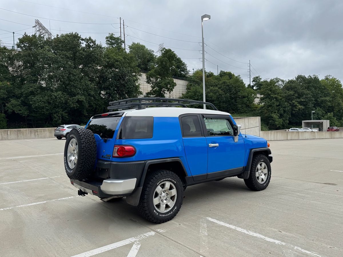 2007 Toyota FJ Cruiser Base photo 2
