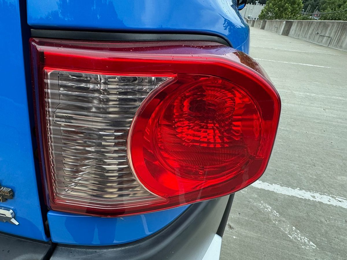 2007 Toyota FJ Cruiser Base photo 13