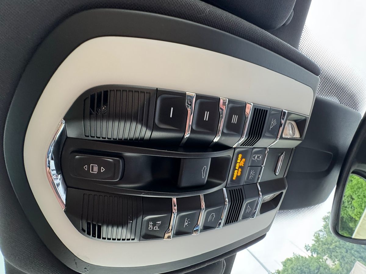 2017 Porsche Cayenne S photo 21