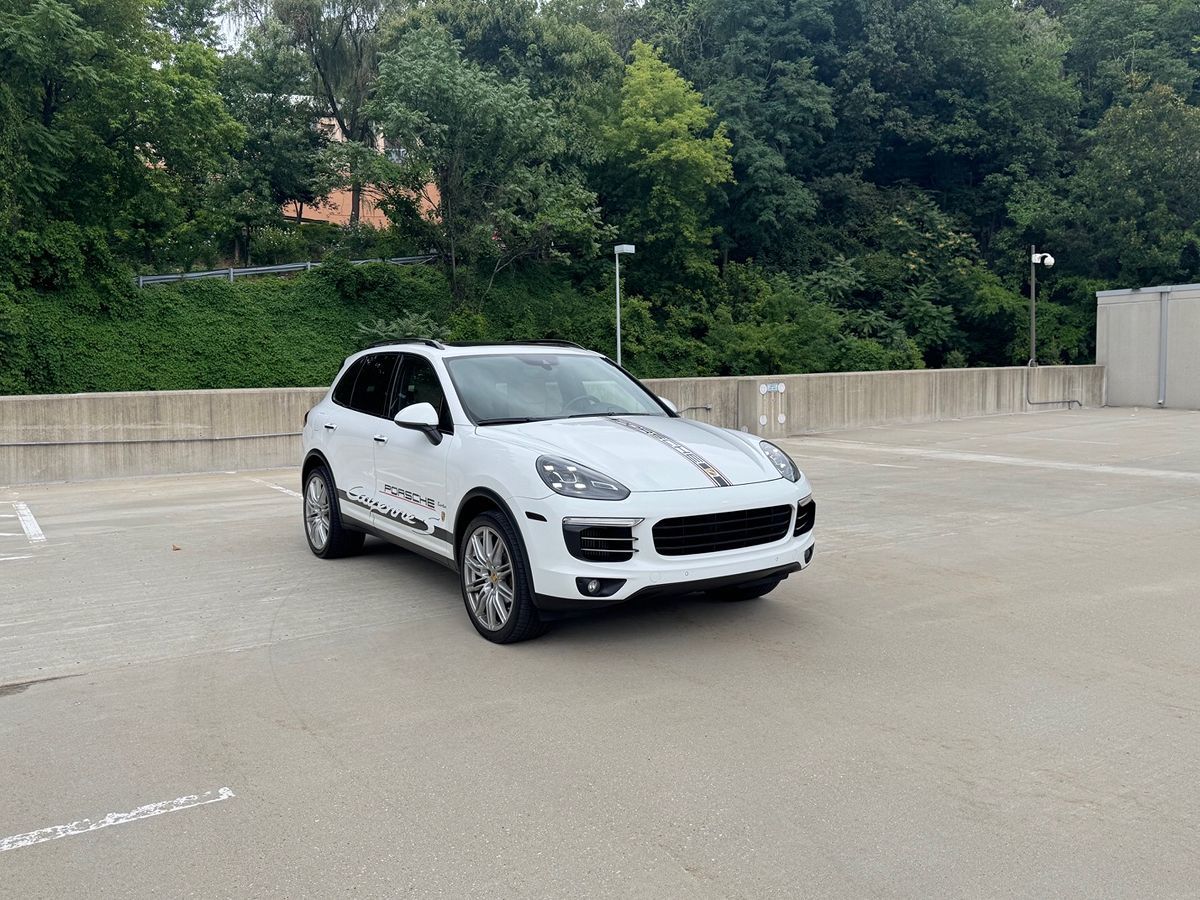 2017 Porsche Cayenne S photo 2