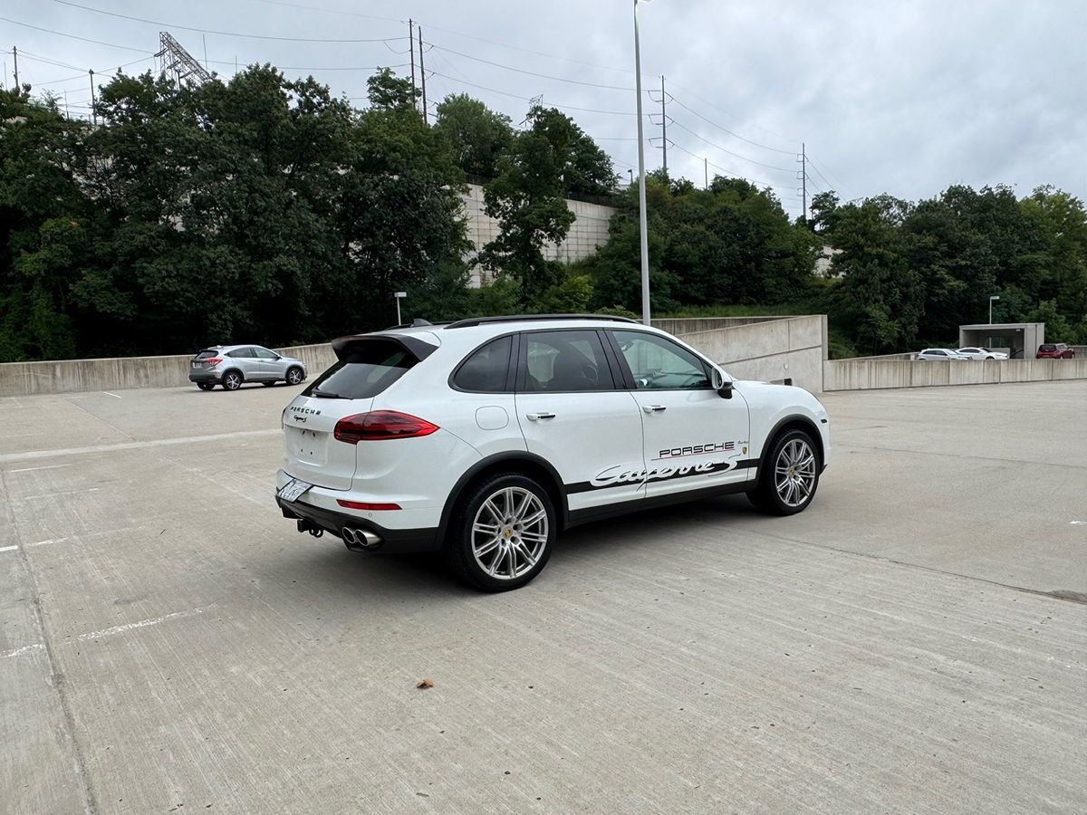 2017 Porsche Cayenne S photo 4