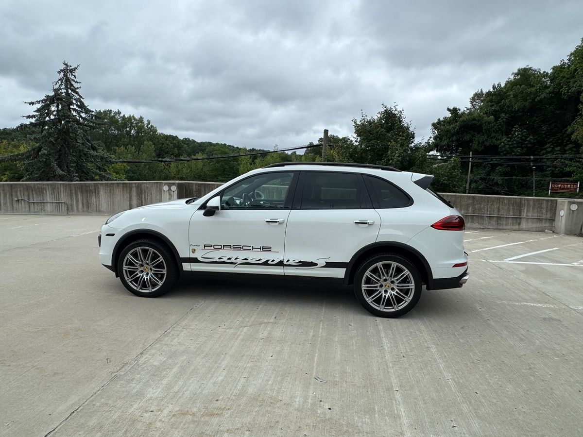 2017 Porsche Cayenne S photo 6