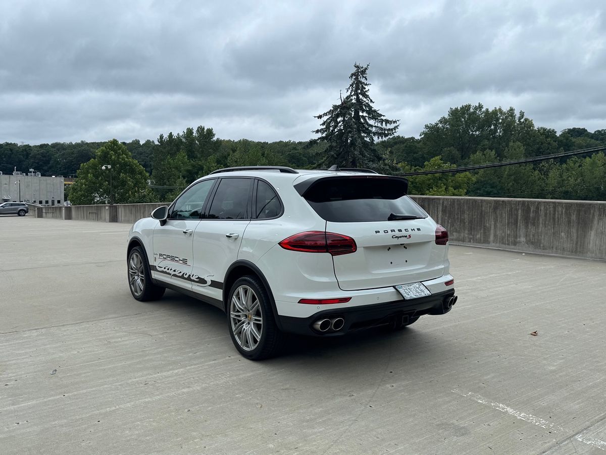 2017 Porsche Cayenne S photo 5