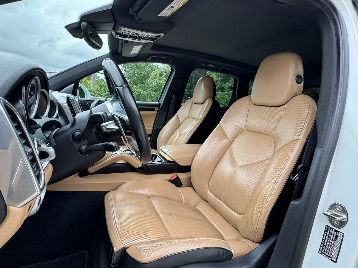 2017 Porsche Cayenne S photo 16