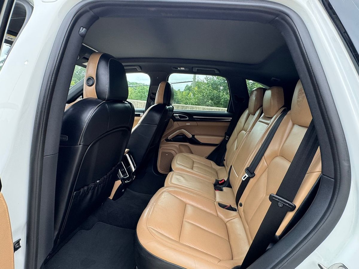 2017 Porsche Cayenne S photo 17