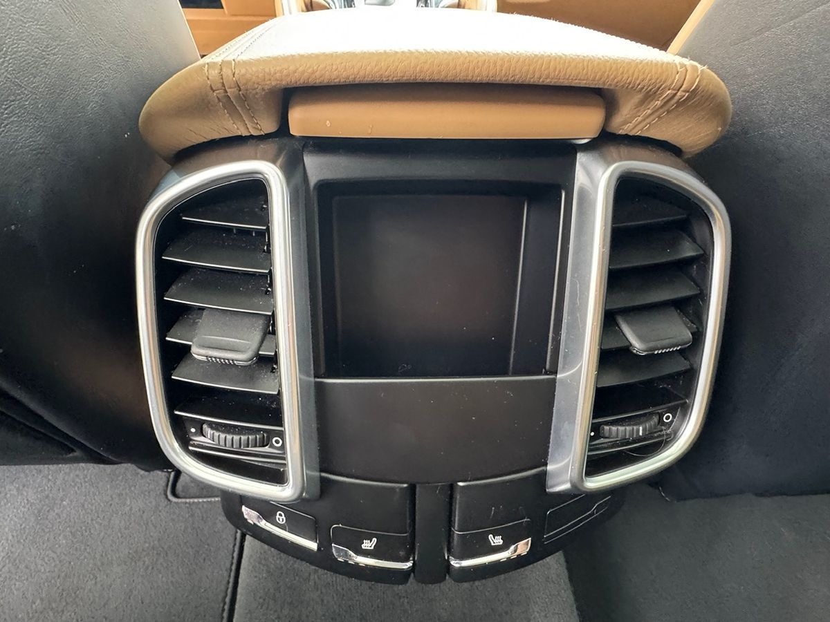 2017 Porsche Cayenne S photo 22