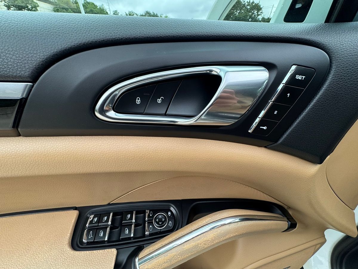 2017 Porsche Cayenne S photo 19