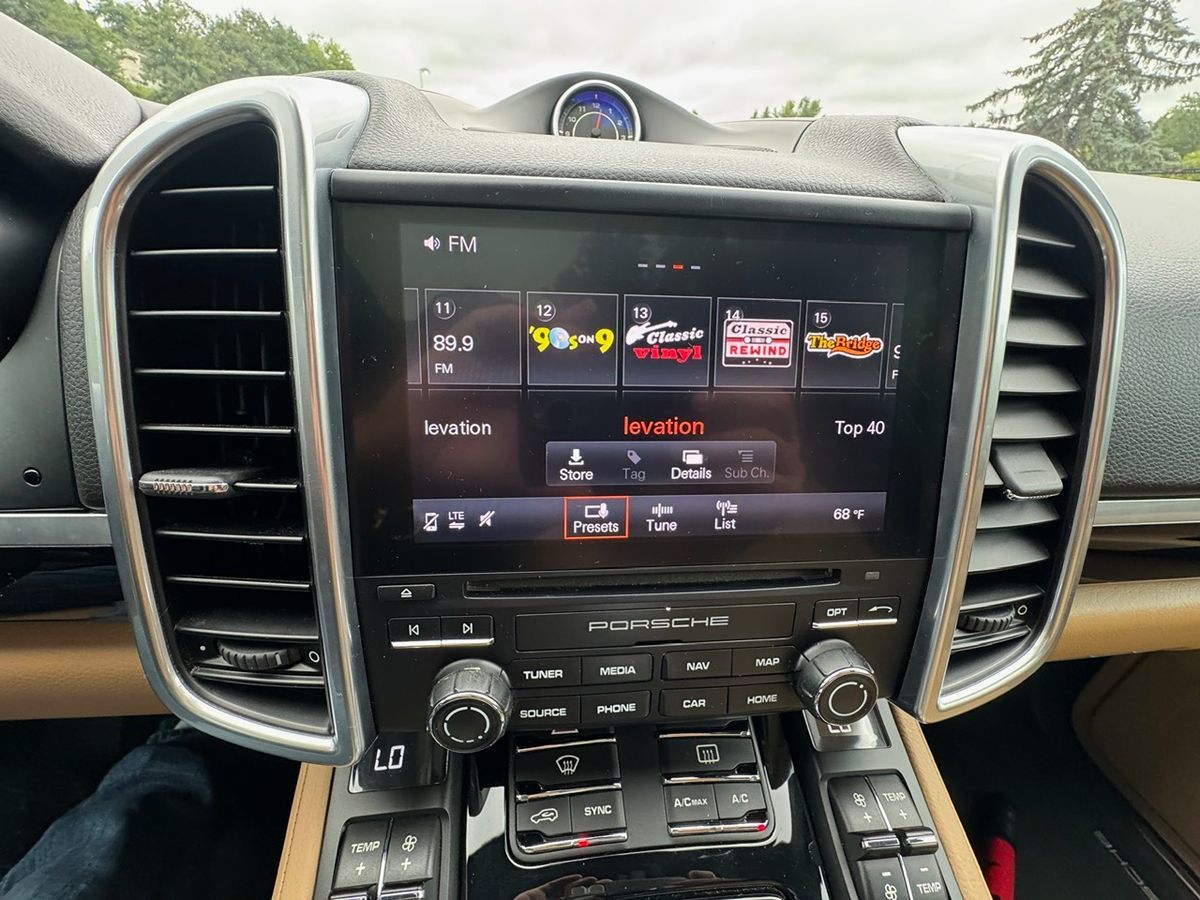 2017 Porsche Cayenne S photo 23