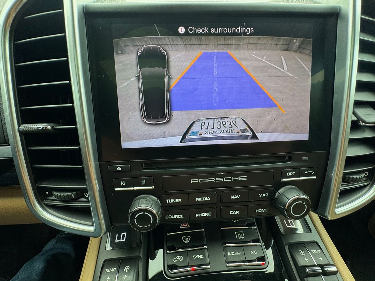 2017 Porsche Cayenne S photo 25