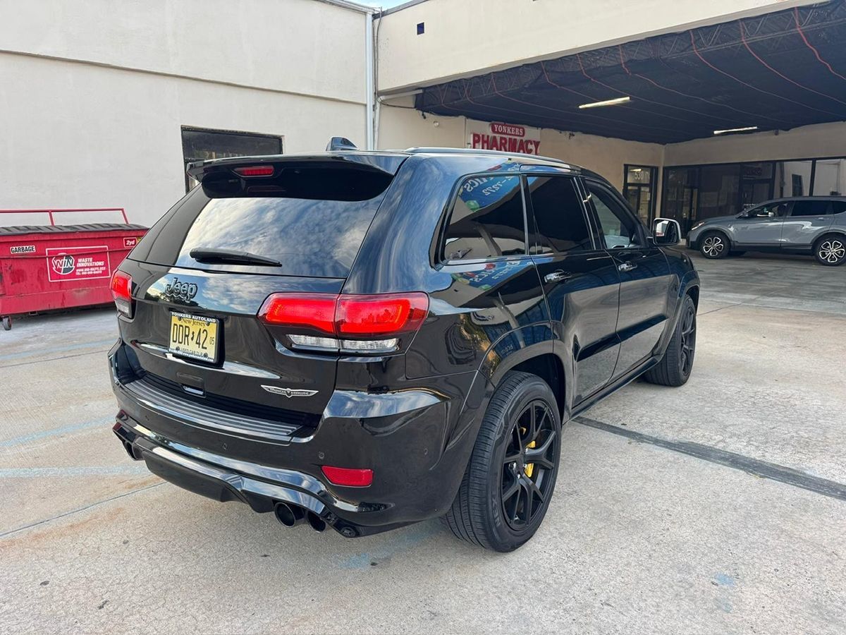 2018 Jeep Grand Cherokee Trackhawk photo 2