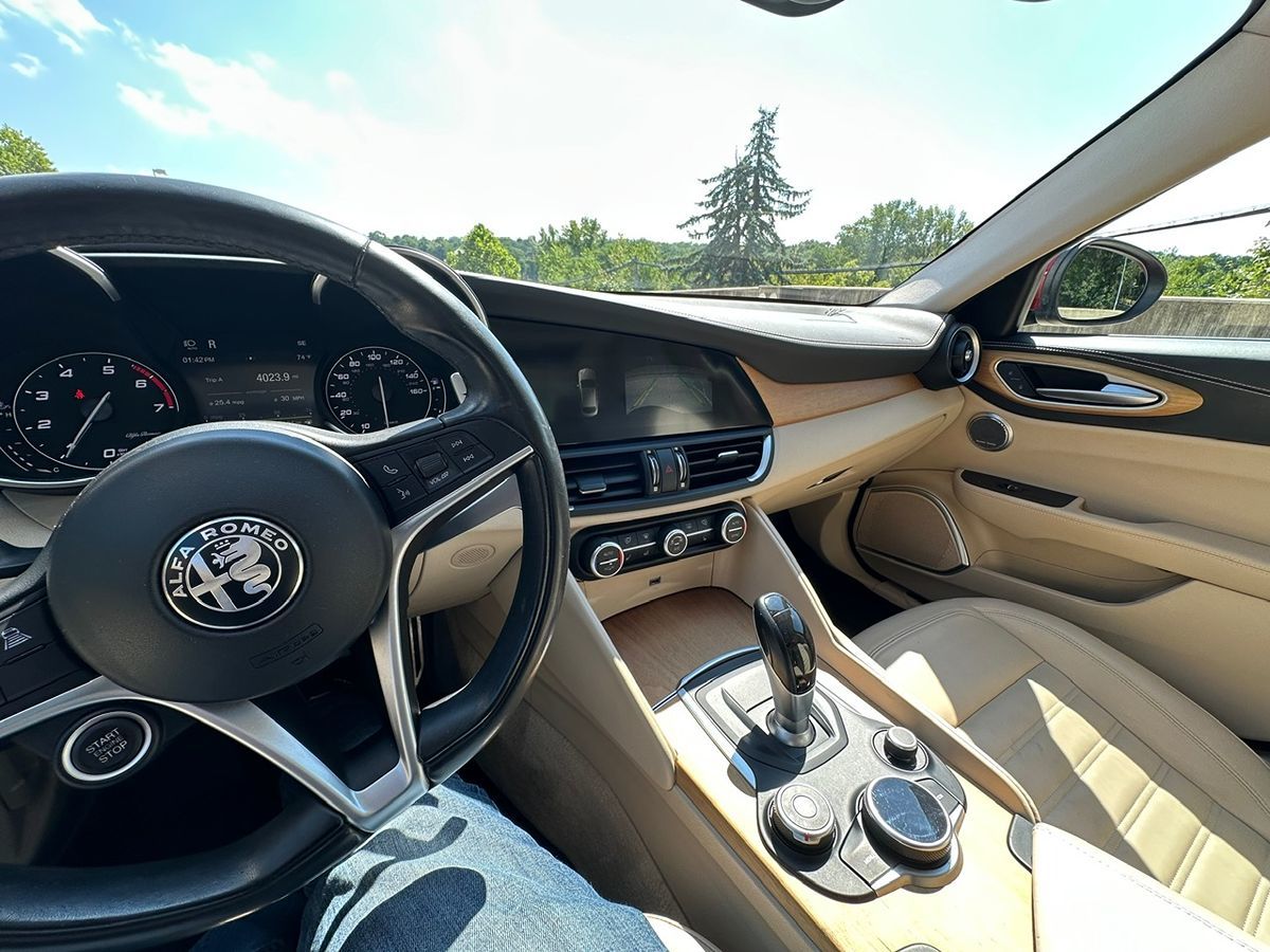 2019 Alfa Romeo Giulia Ti photo 20