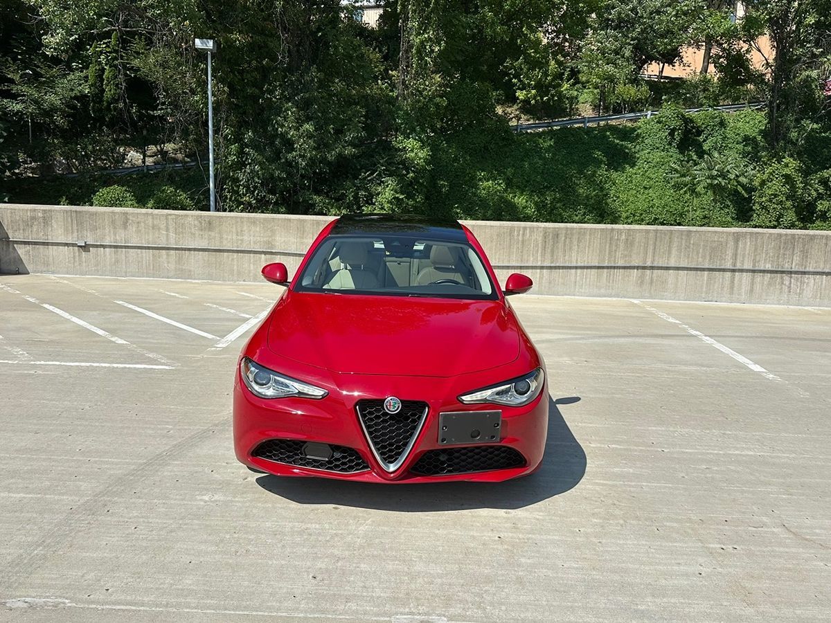 2019 Alfa Romeo Giulia Ti photo 2