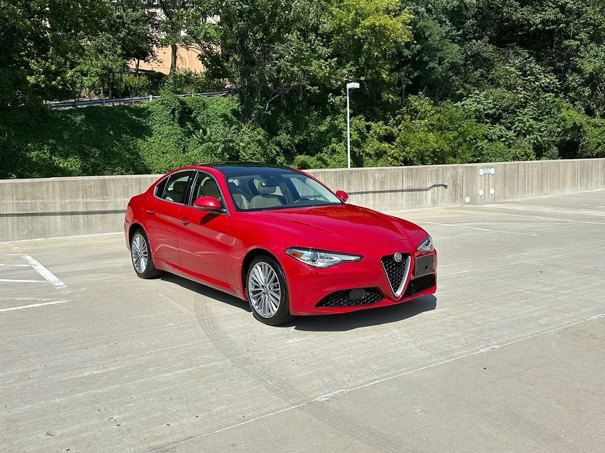 2019 Alfa Romeo Giulia Ti photo 3
