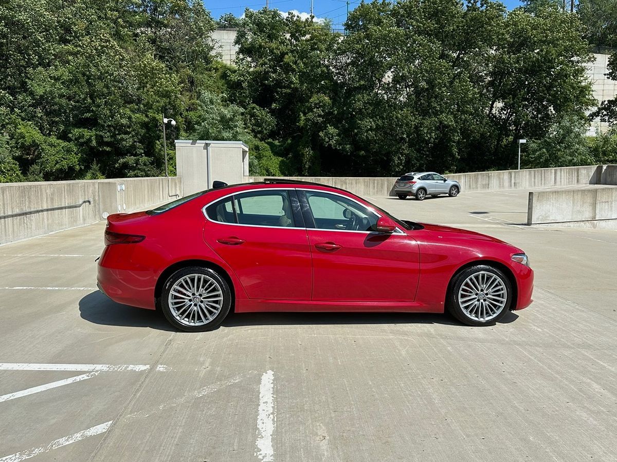 2019 Alfa Romeo Giulia Ti photo 4