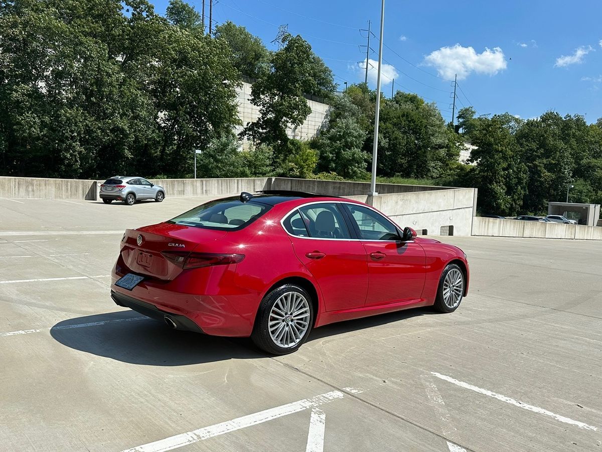 2019 Alfa Romeo Giulia Ti photo 5