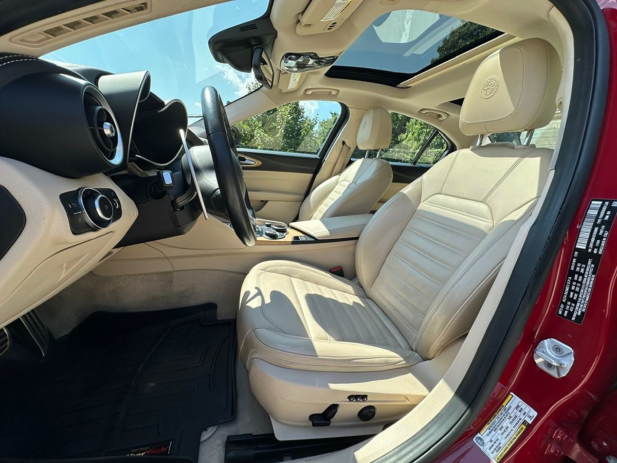 2019 Alfa Romeo Giulia Ti photo 23