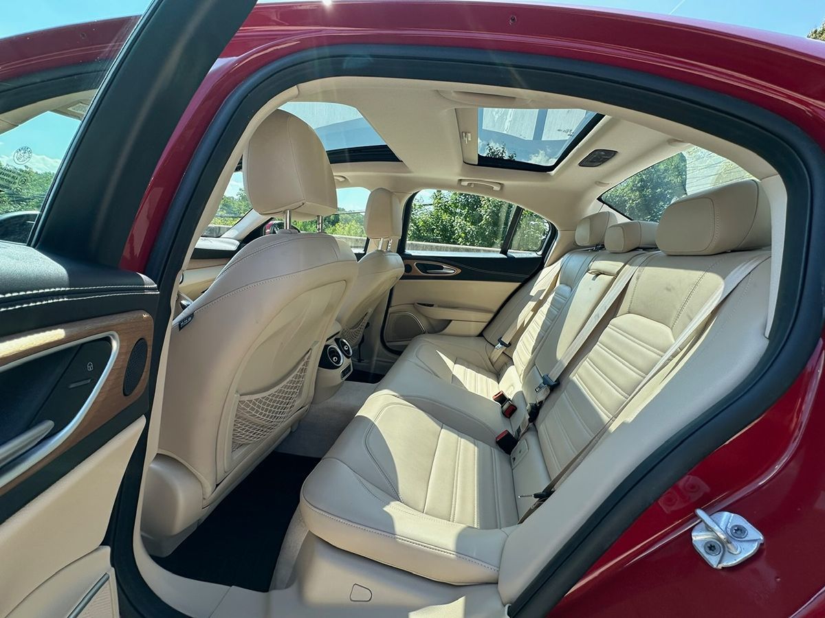 2019 Alfa Romeo Giulia Ti photo 24