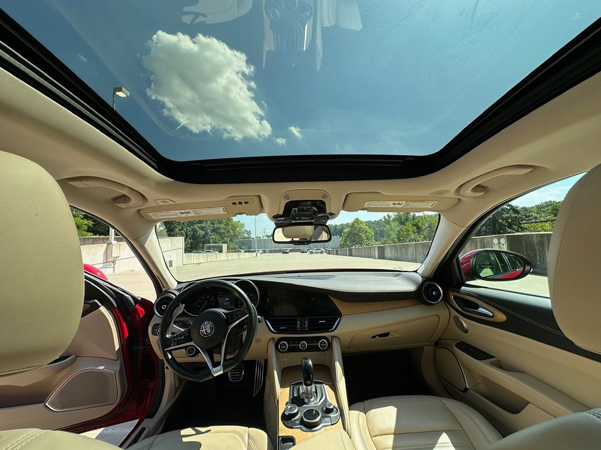 2019 Alfa Romeo Giulia Ti photo 21