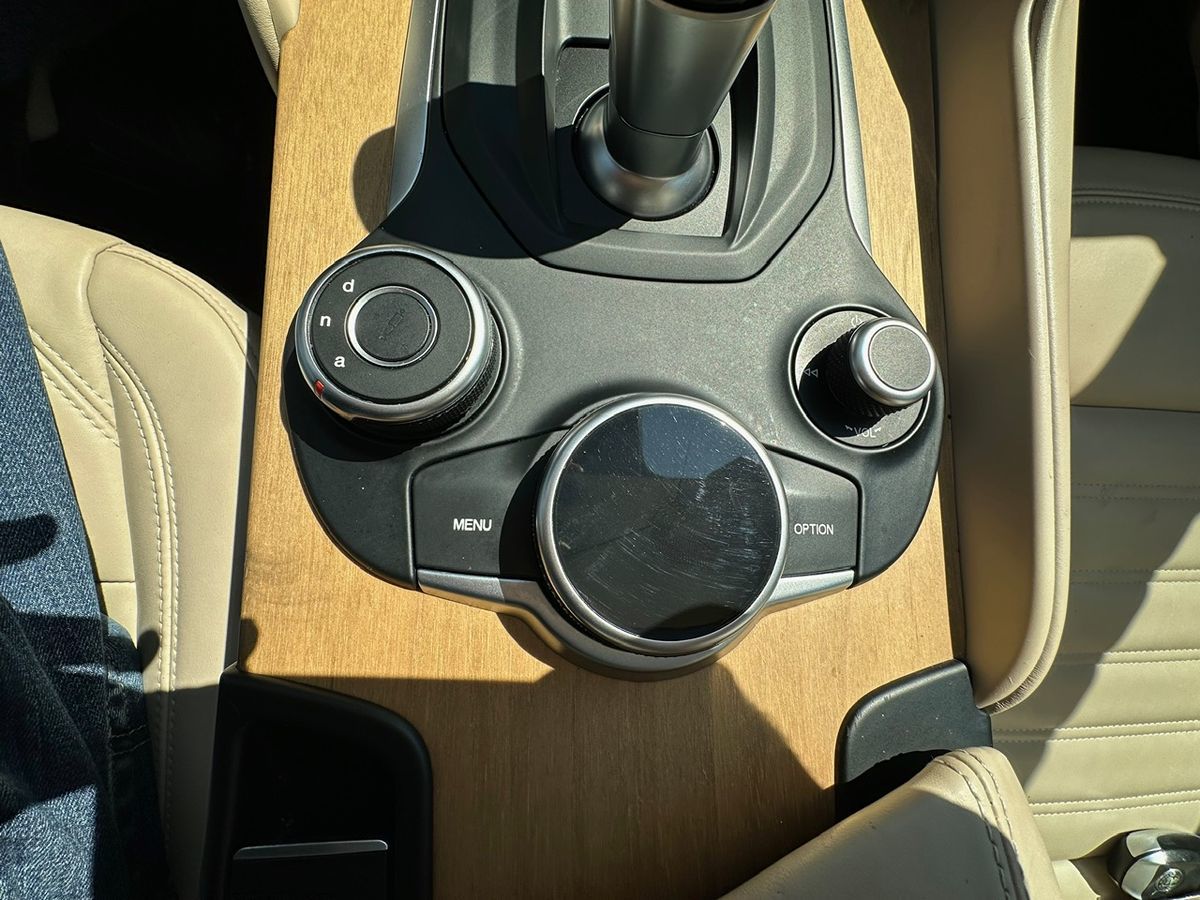 2019 Alfa Romeo Giulia Ti photo 28
