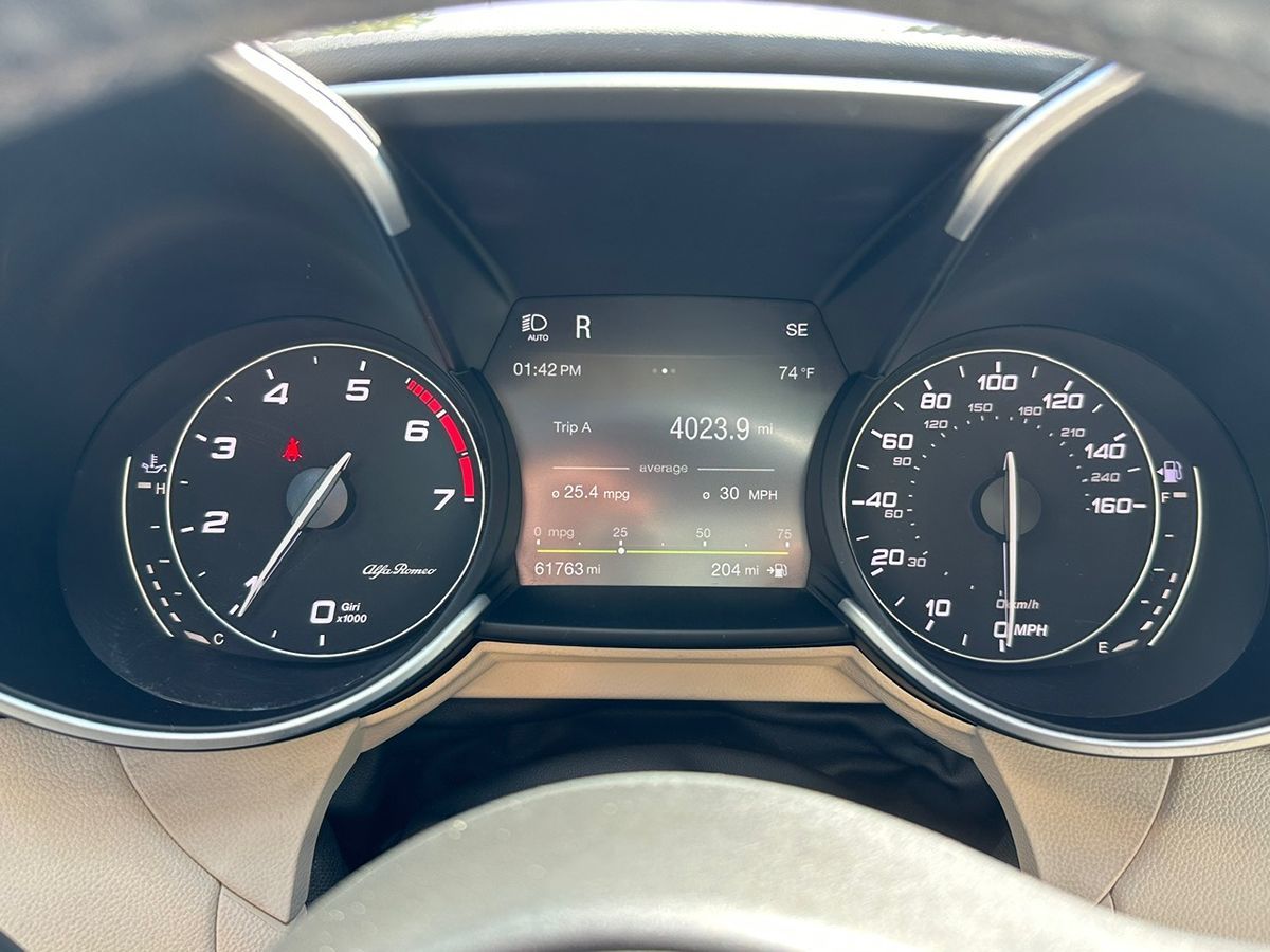 2019 Alfa Romeo Giulia Ti photo 31