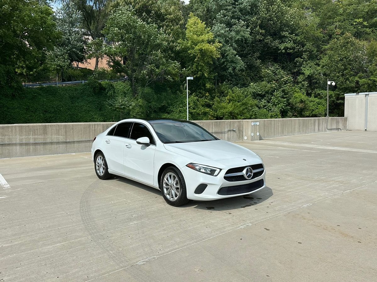 2019 Mercedes Benz A 220 4MATIC photo 3
