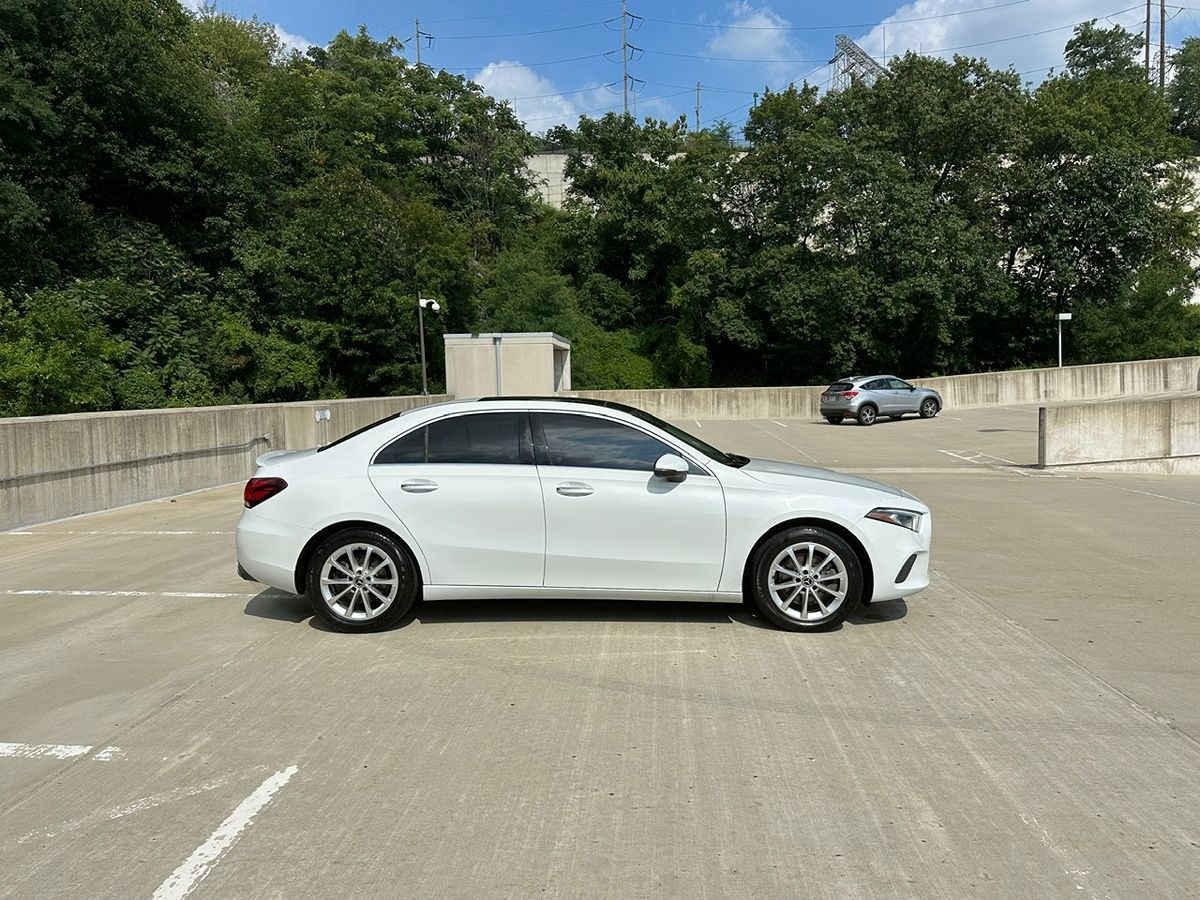 2019 Mercedes Benz A 220 4MATIC photo 4