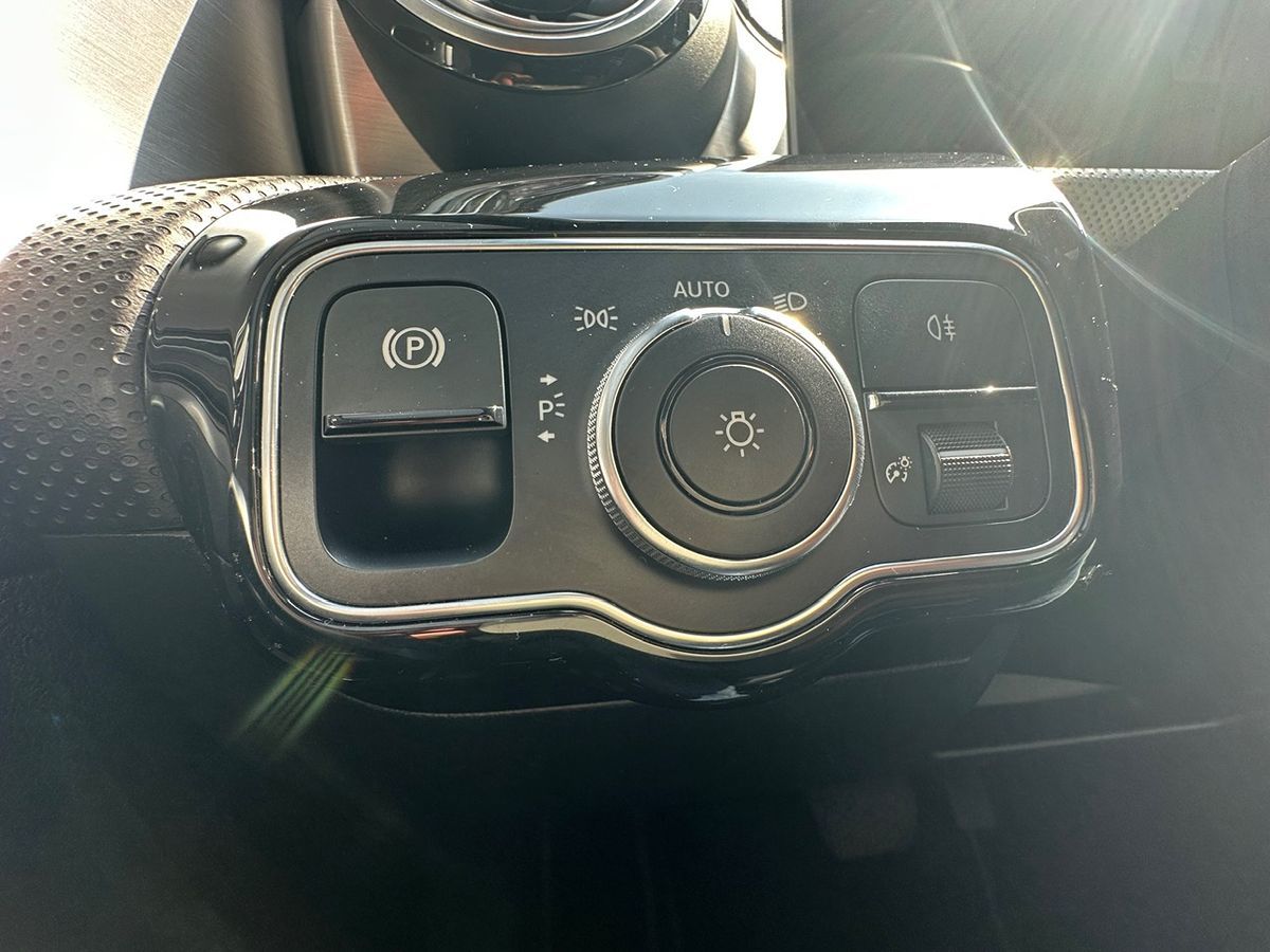 2019 Mercedes Benz A 220 4MATIC photo 28