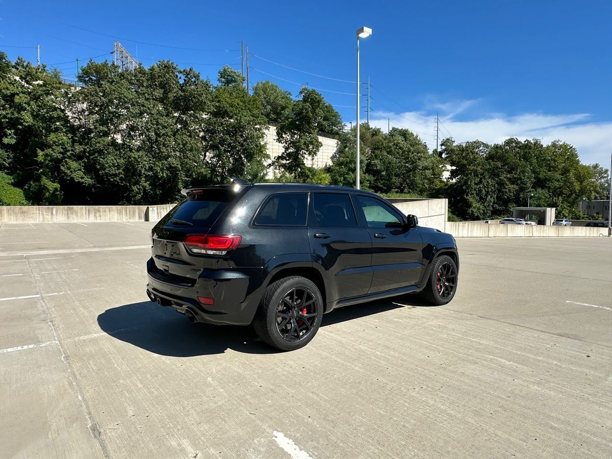 2016 Jeep Grand Cherokee SRT Night - Photo 4