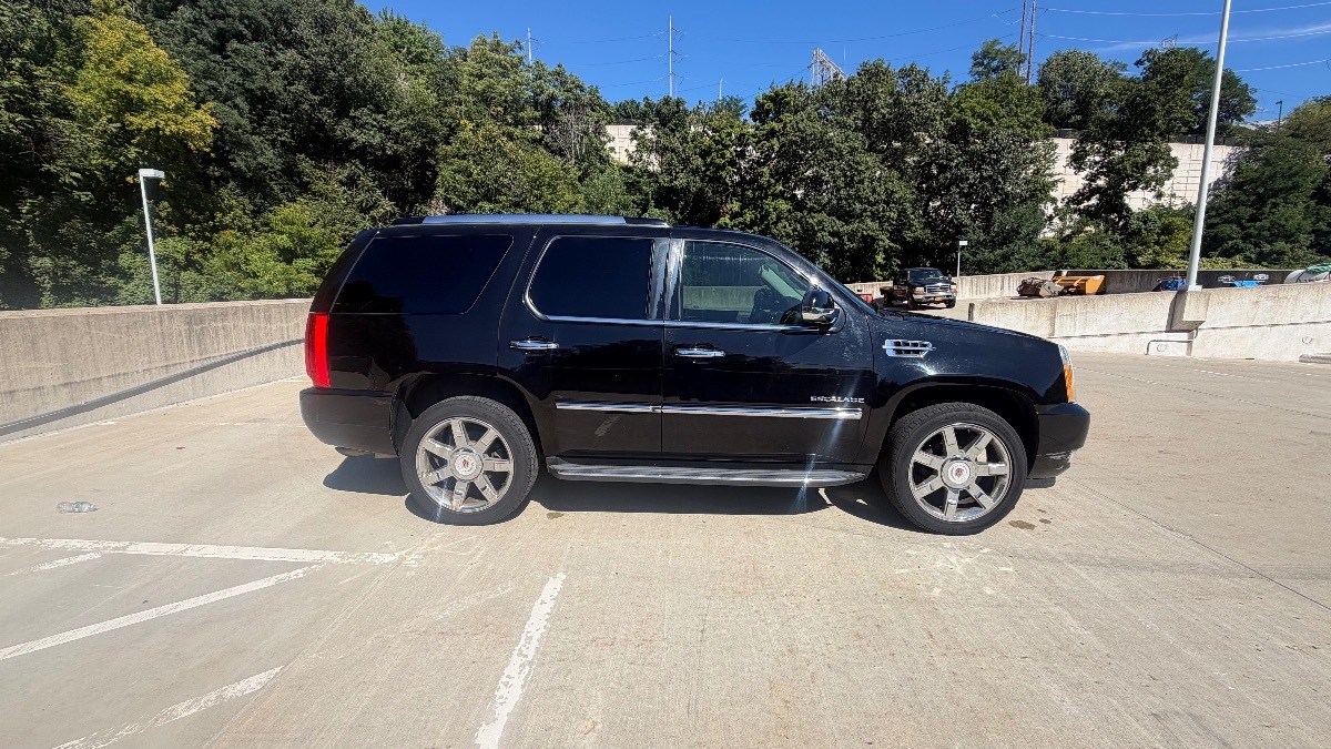 Photo 4 of this Cadillac Escalade