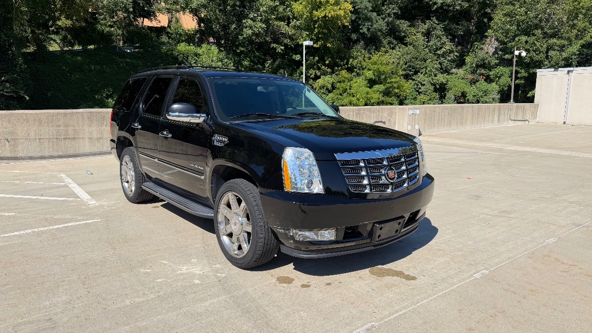 Photo 3 of this Cadillac Escalade