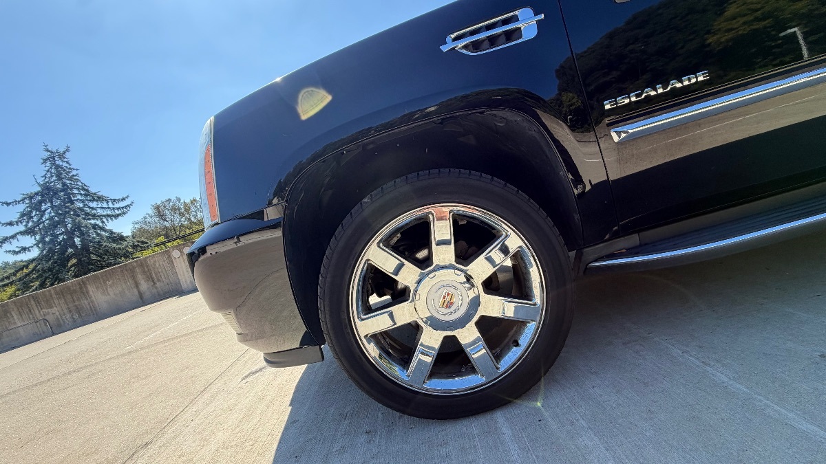 Photo 9 of this Cadillac Escalade