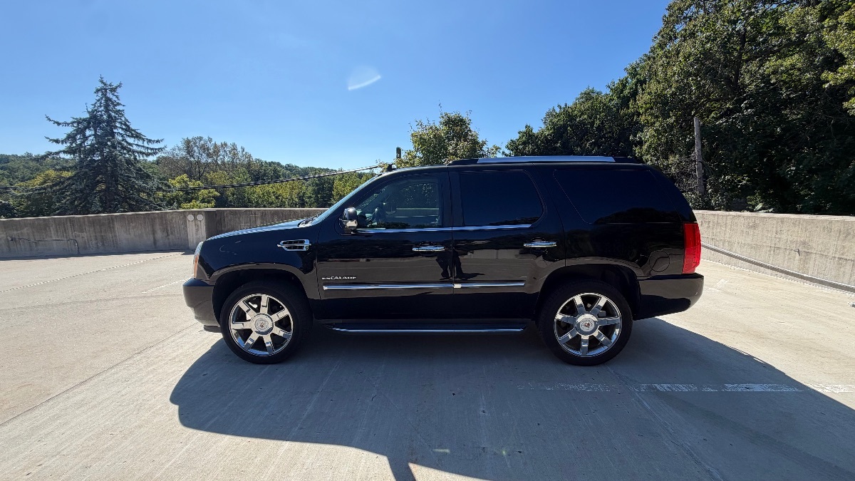 Photo 8 of this Cadillac Escalade