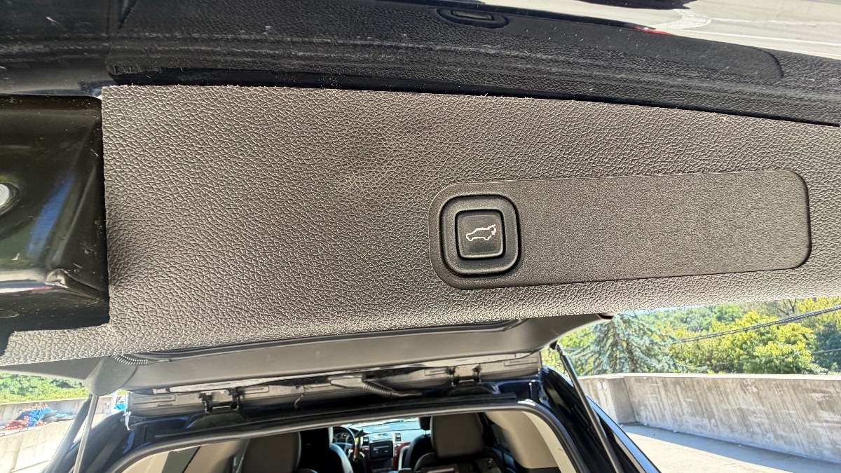 Photo 38 of this Cadillac Escalade