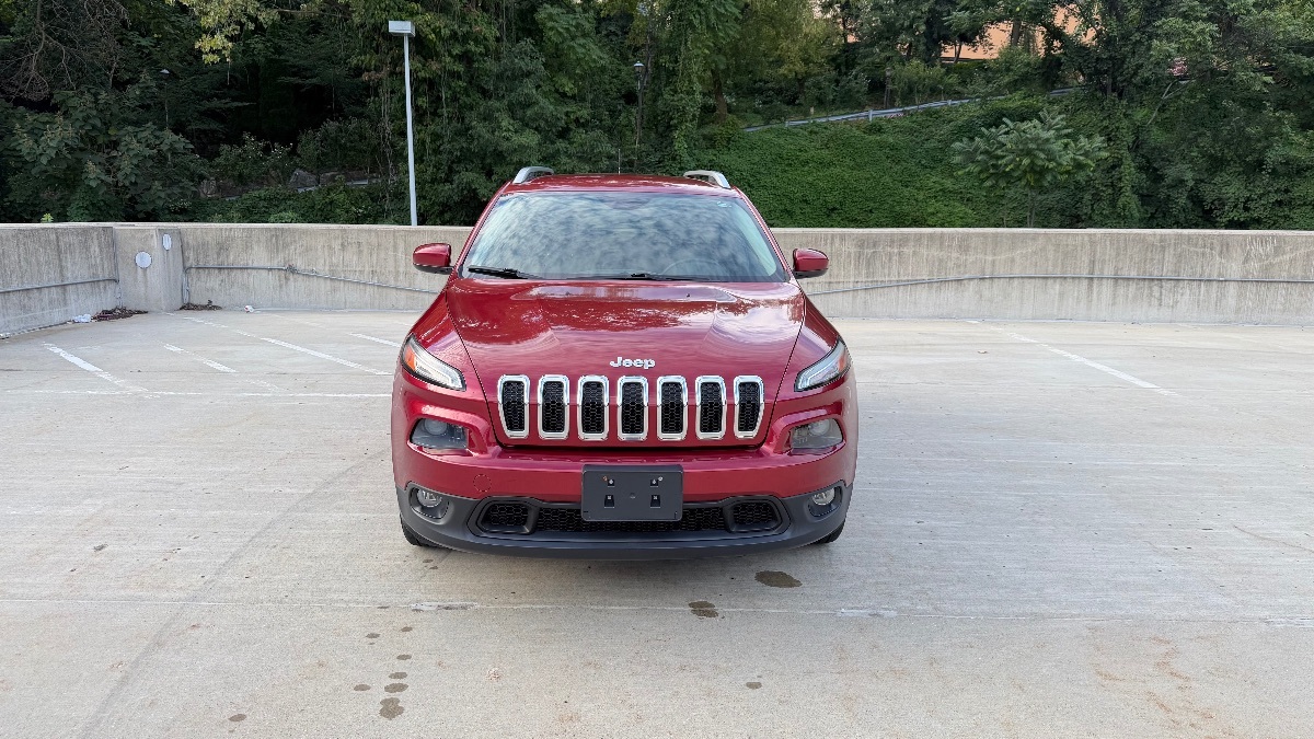 Photo 2 of this Jeep Cherokee