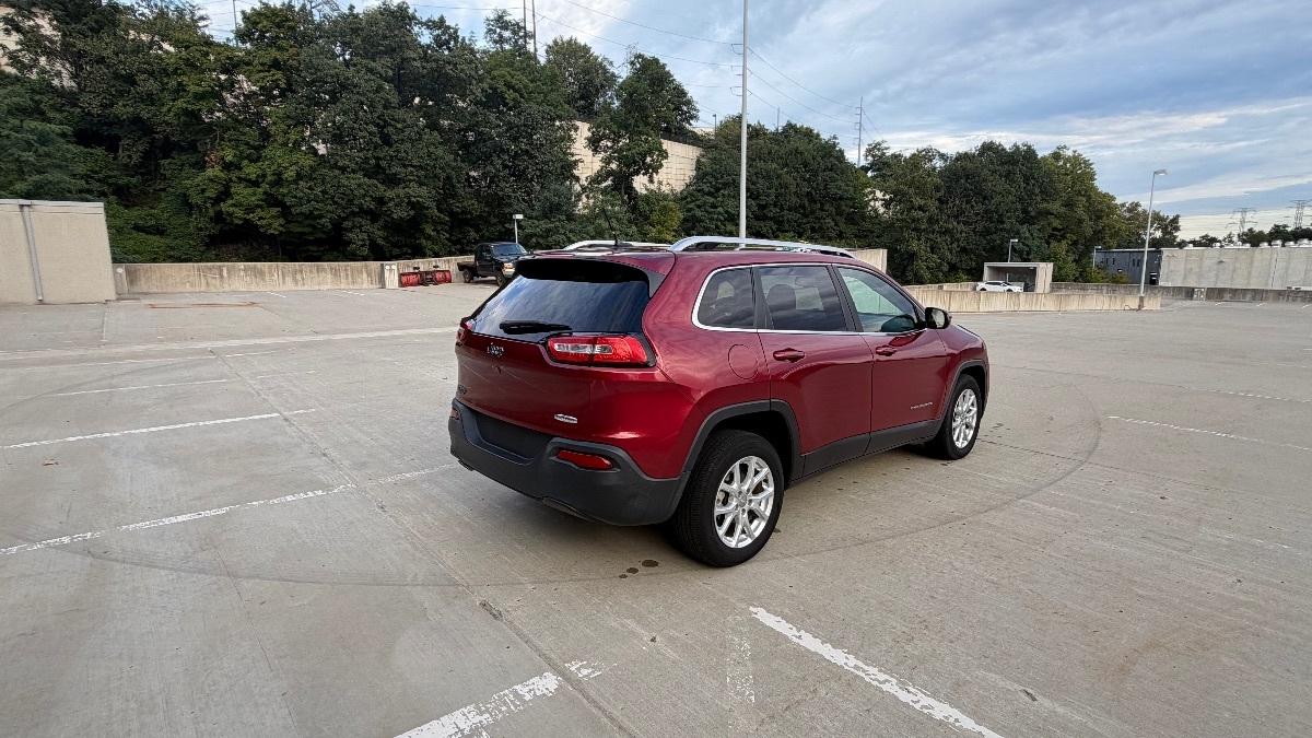 Photo 5 of this Jeep Cherokee