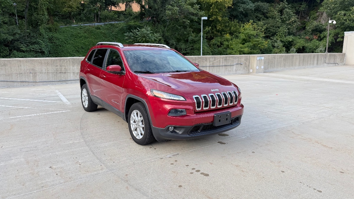 Photo 3 of this Jeep Cherokee