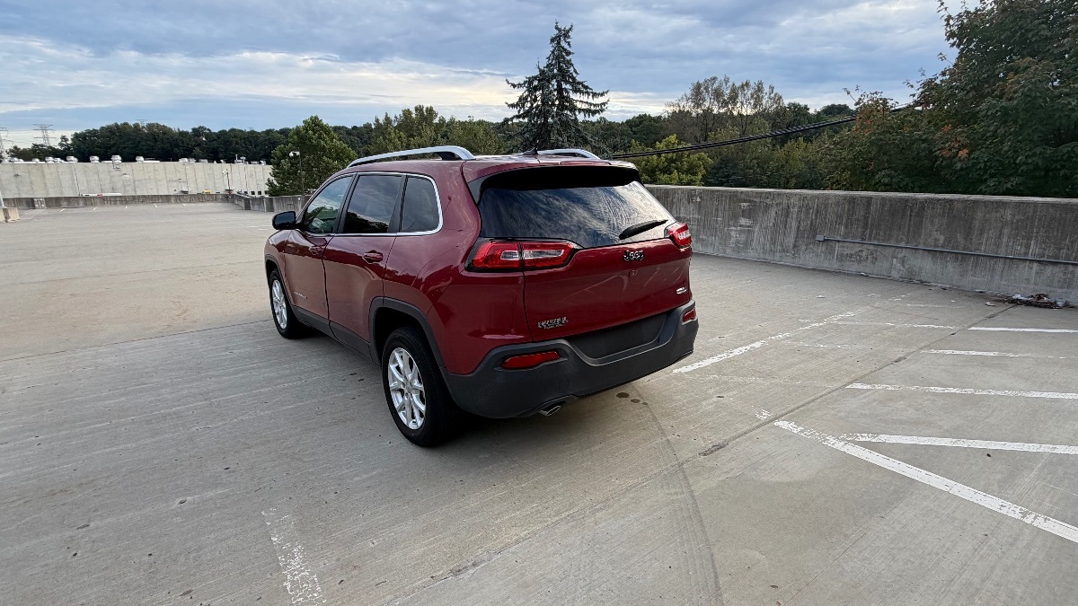 Photo 7 of this Jeep Cherokee