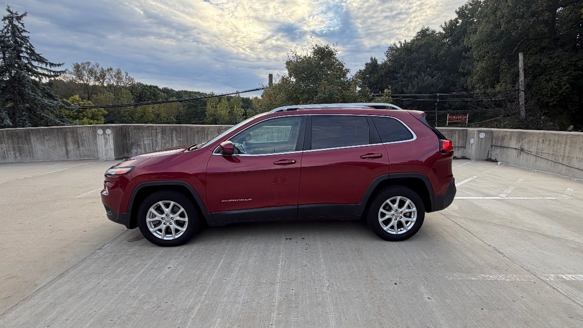 Photo 8 of this Jeep Cherokee
