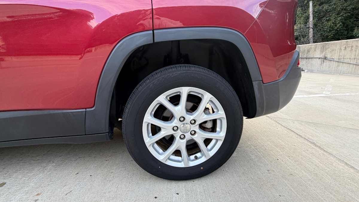 Photo 9 of this Jeep Cherokee