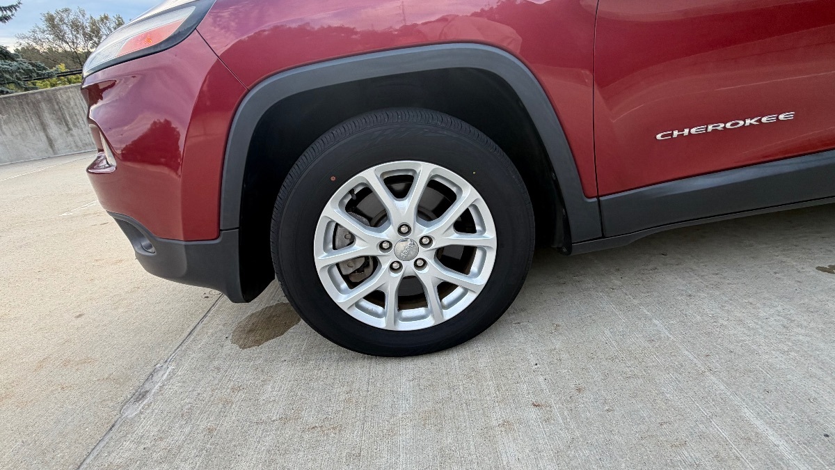 Photo 10 of this Jeep Cherokee