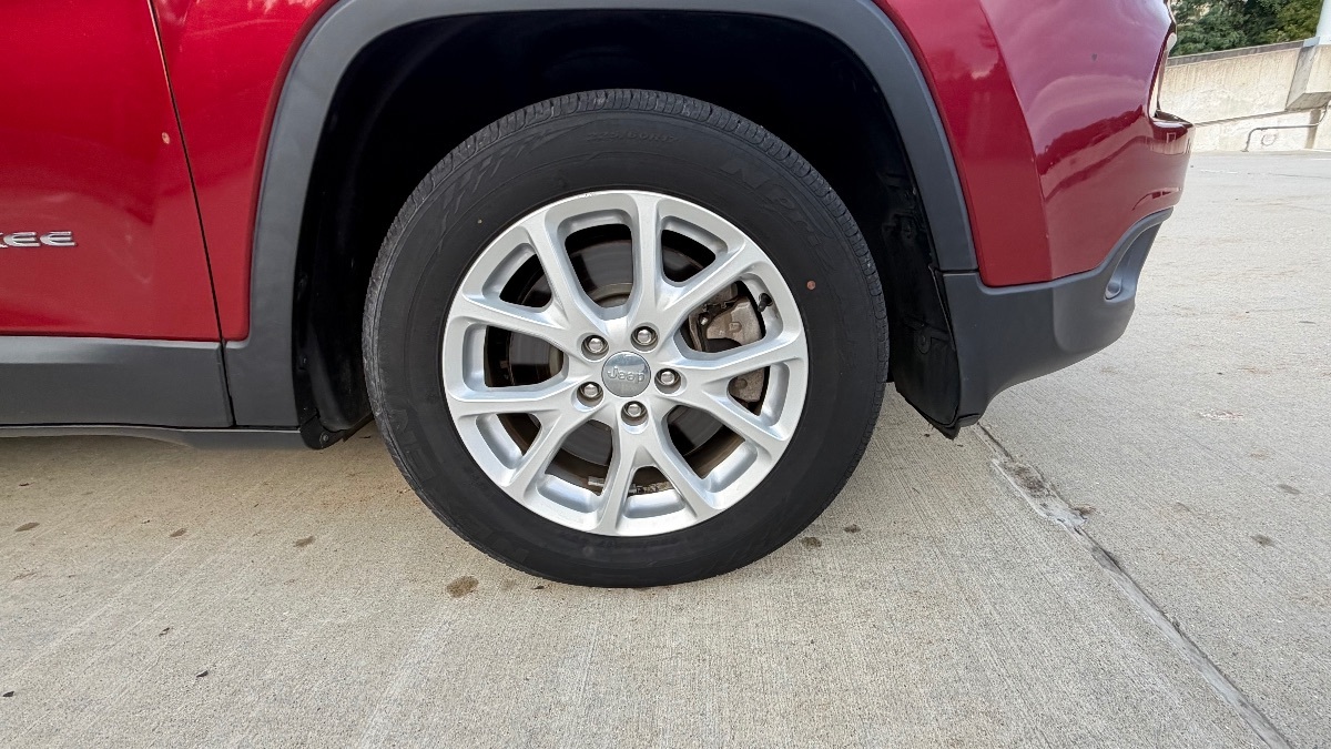 Photo 12 of this Jeep Cherokee