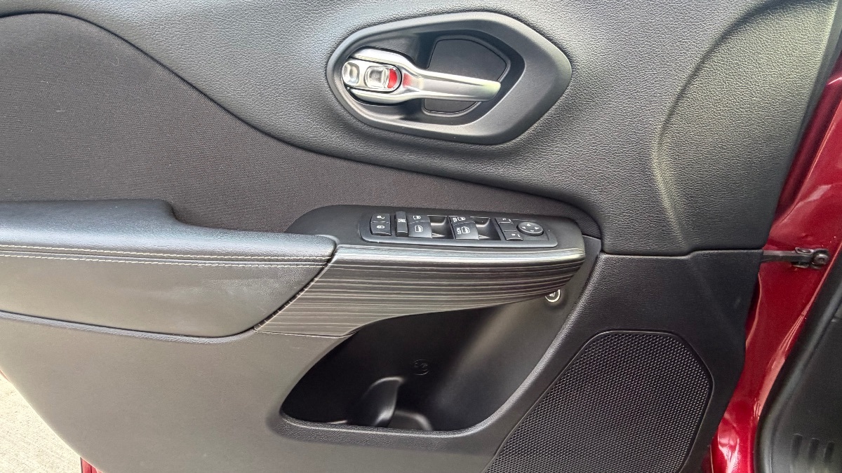 Photo 17 of this Jeep Cherokee