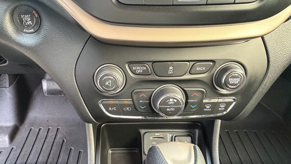 Photo 24 of this Jeep Cherokee