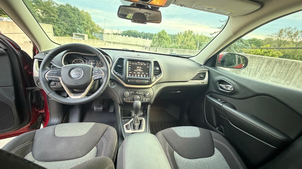 Photo 33 of this Jeep Cherokee